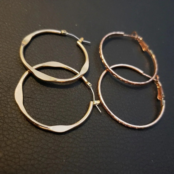 Jewelry - *EARRINGS, hoops, lot  of 2
